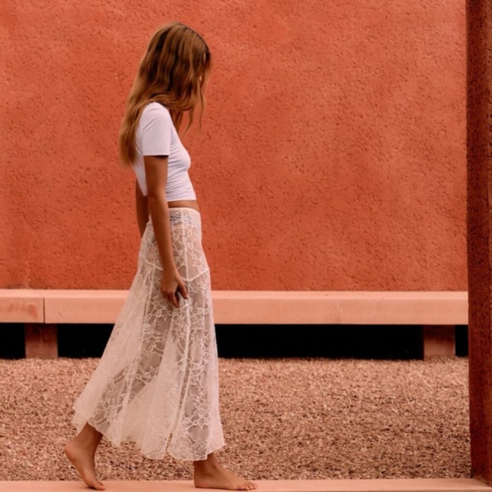 ZARA ASYMMETRIC LACE SKIRT